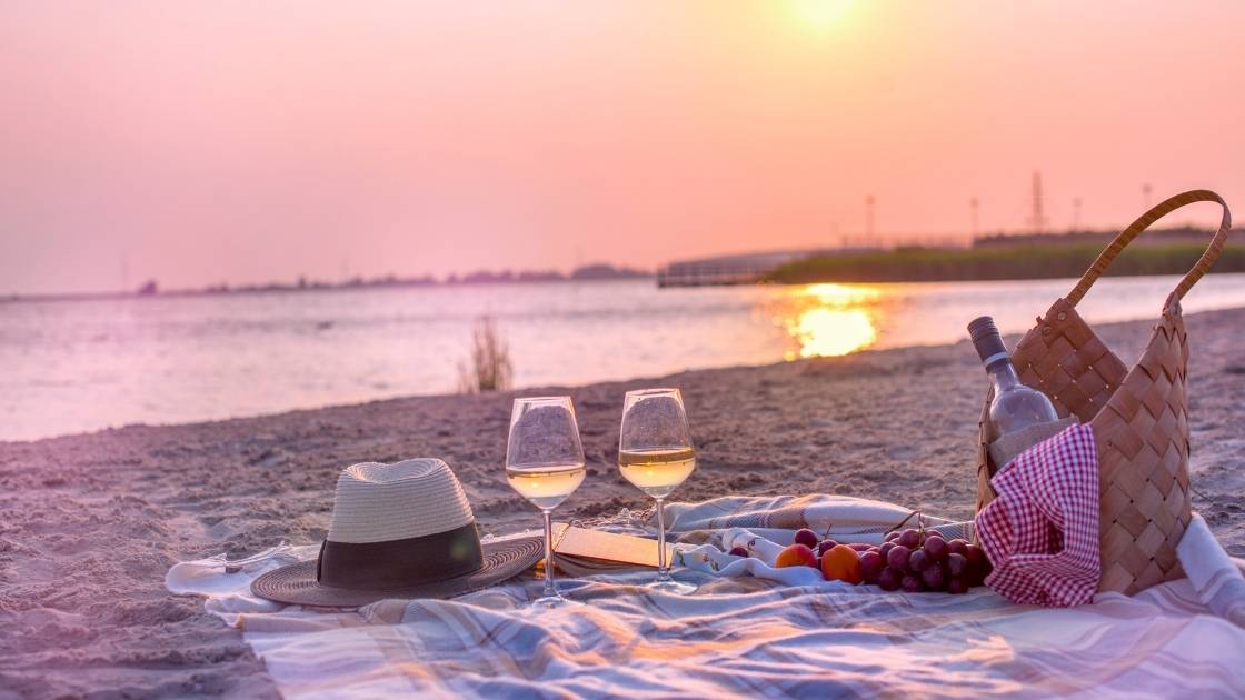 beach date picnic ideas