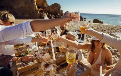 How to Keep Food Warm for a Picnic: 15 Practical Tips
