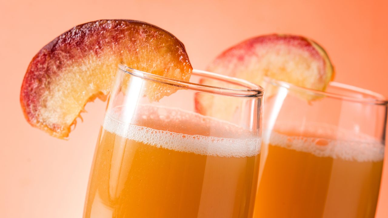 Bellini vs Mimosa The Ideal Drink for Your Picnic