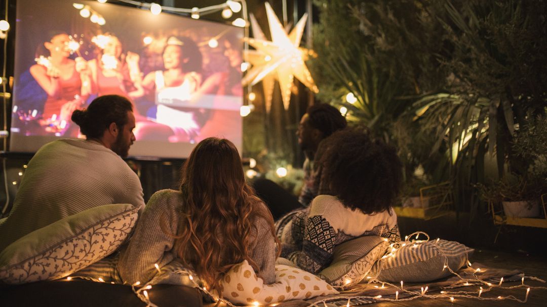 DIY Outdoor Movie Night