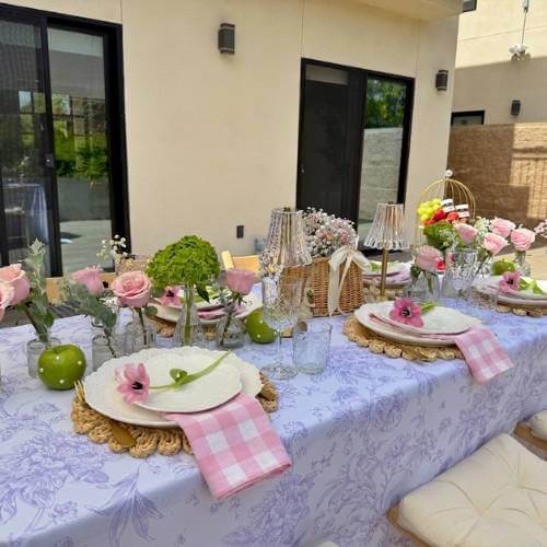cream cloth napkins party table