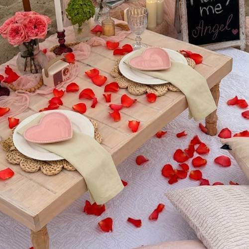 heart plates with cloth napkins