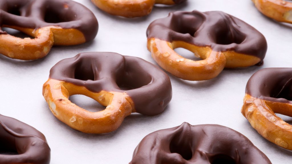 chocolate dipped pretzels