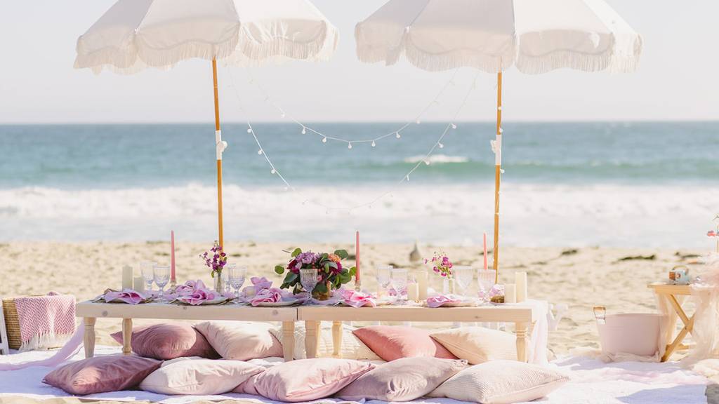 post studio tour beach picnic los angeles