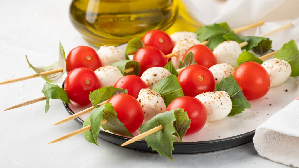 mini caprese skewers appetizer