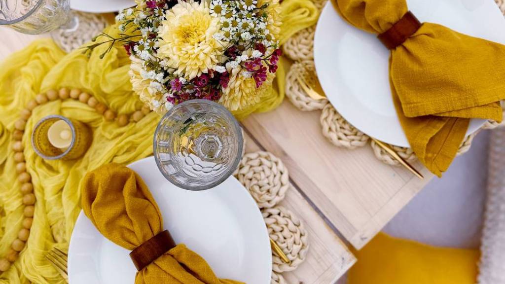 sustainable table styling