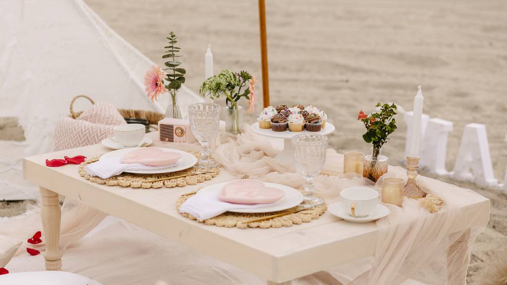 event branding beach table details