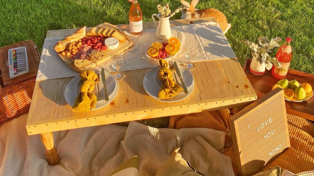 overhead aesthetic picnic food flat lay