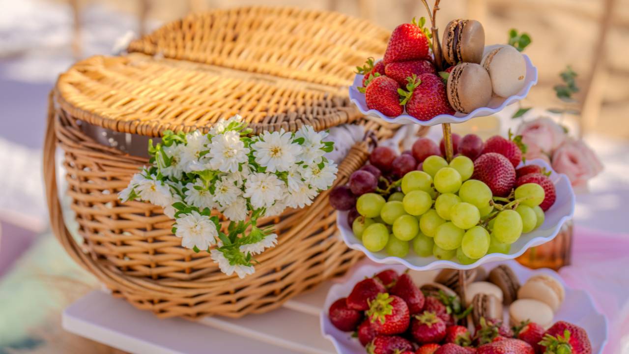 fruit and macarons snack stand