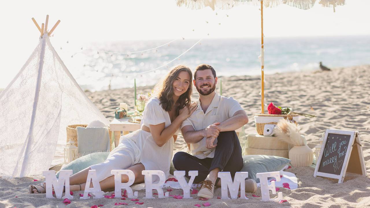 picnic-proposal-photoshoot-marry-me-sign picnic proposal photoshoot marry me sign