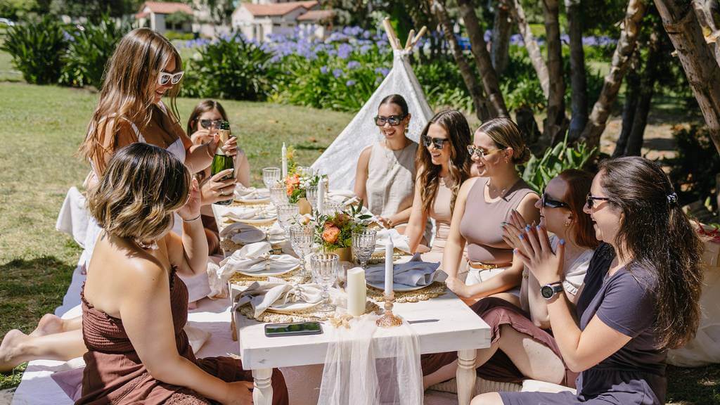 outdoor picnic brunch