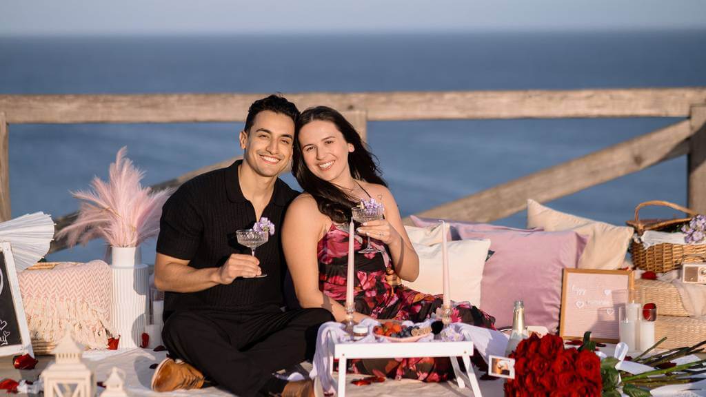 romantic picnic with drinks